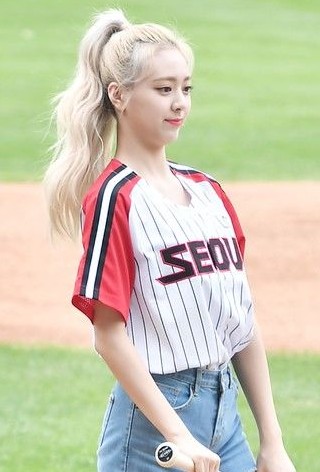 LG 트윈스 ITZY 채령 예지 시구 사진 SSG랜더스