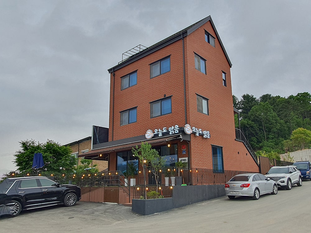 춘천 정족리 카페 오늘도 맑음