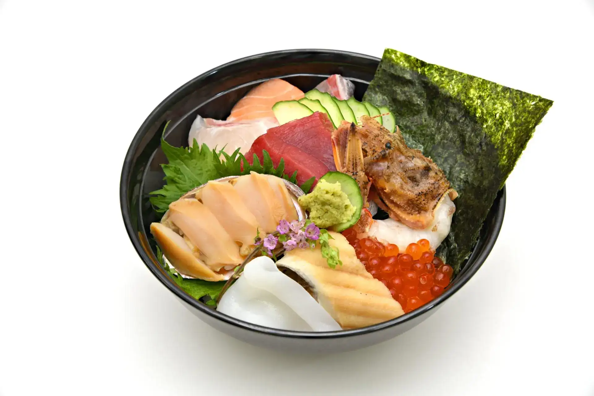 가게 안에서도 식사 가능! 신선도 높은 해산물이 즐비하다