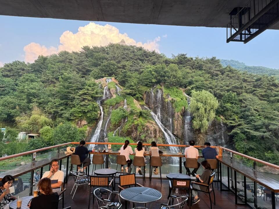 카페폭포 2층 테라스