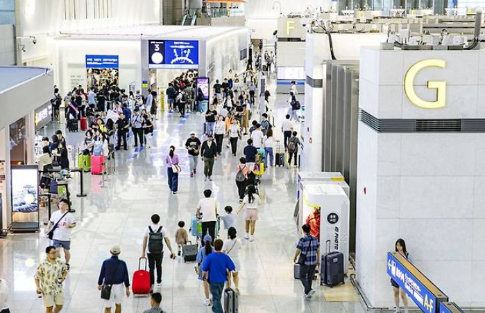 해외 여행객으로 항상 붐비는 인천공항