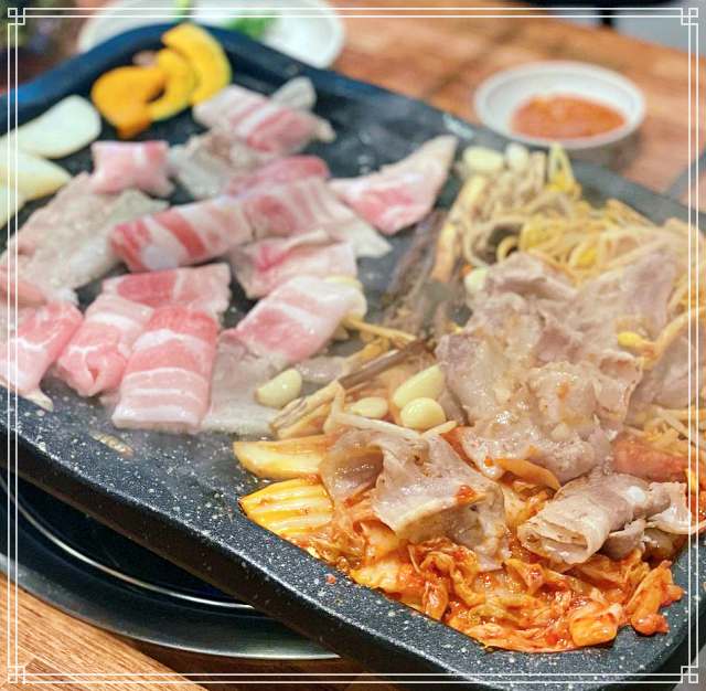 픽업 트렌드 스페셜 부산 서면 다양한 채소를 푸짐하게 대패 삼겹살 맛집