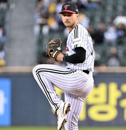 LG 트윈스, 개막 3연패, 톨허스트, 앤더스 톨허스트, LG 마운드 비상, KIA 타이거즈, 김도영, 김도영 홈런, 염경엽, 2026 KBO 리그, 프로야구 순위, LG KIA 결과, 톨허스트 7실점, 손주영 부상, 요니 치리노스, 임찬규, LG 야구 분석, 개막 3연전, 프로야구 뉴스, LG 트윈스 순위