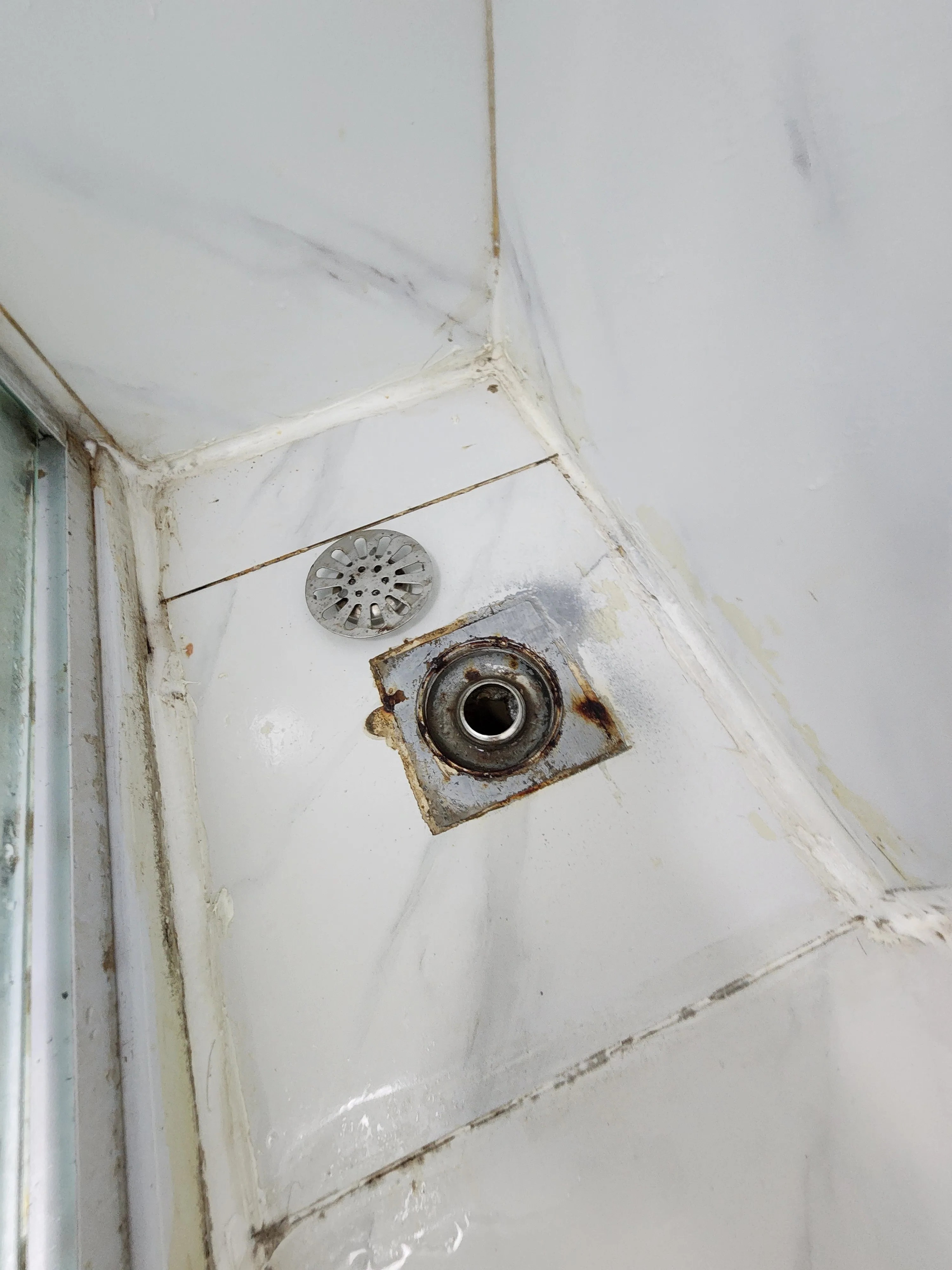 비세부어학원 시설 하수구