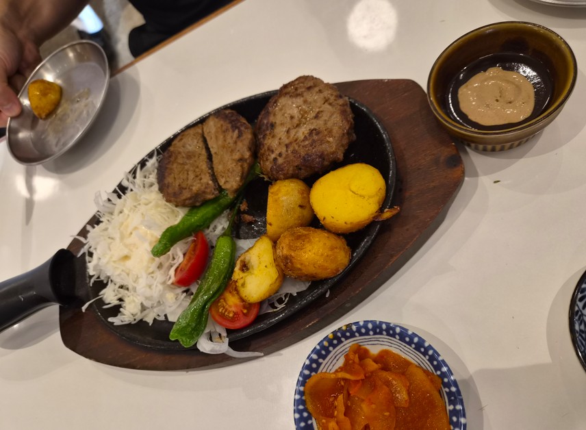토끼정 함박 스테이크 이미지