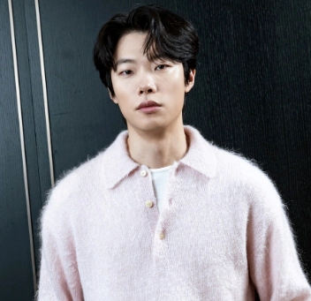 류준열 프로필 나이 고향 학력 인스타 사진전