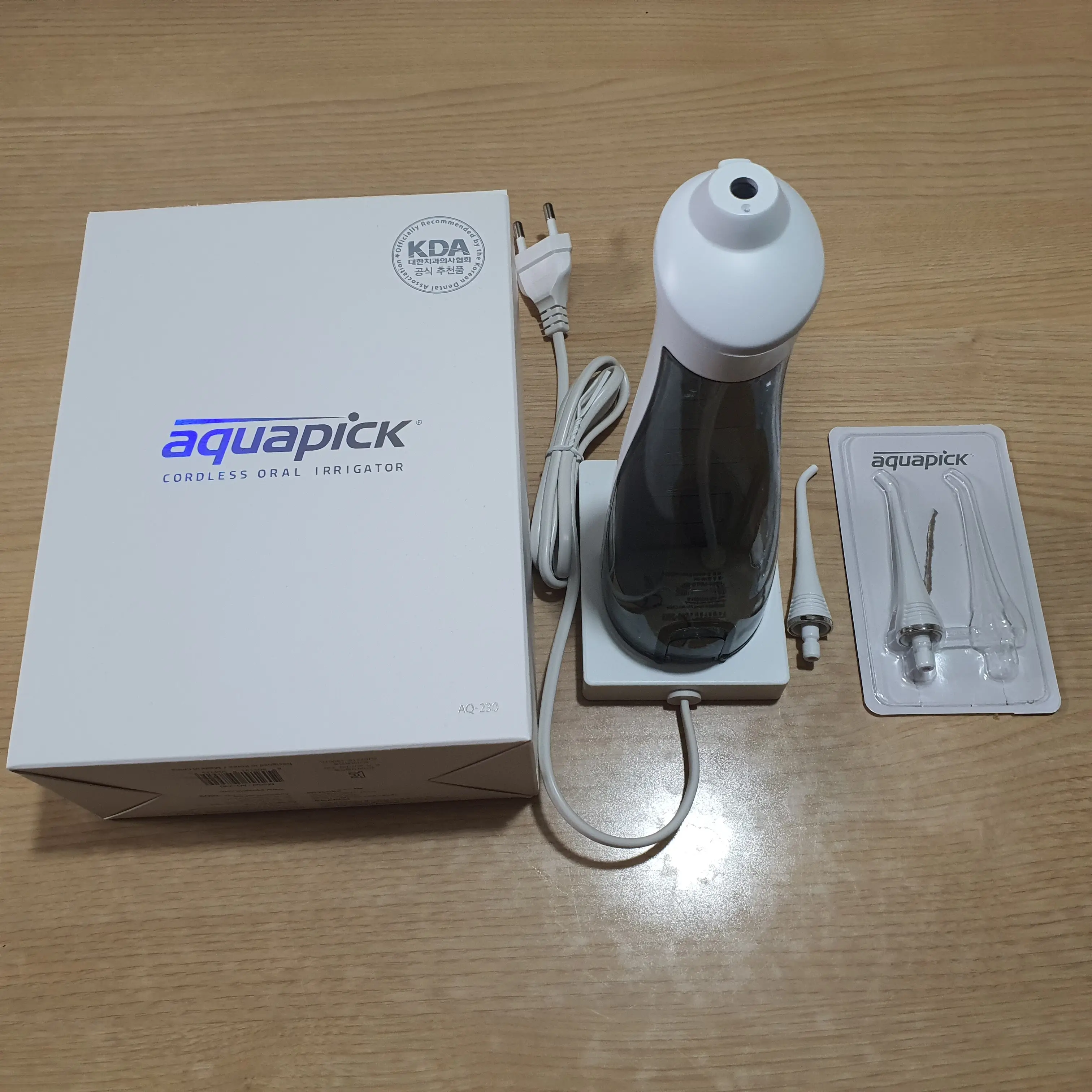 아쿠아픽-AQ-230-구성품-박스와-본체와-제트팁