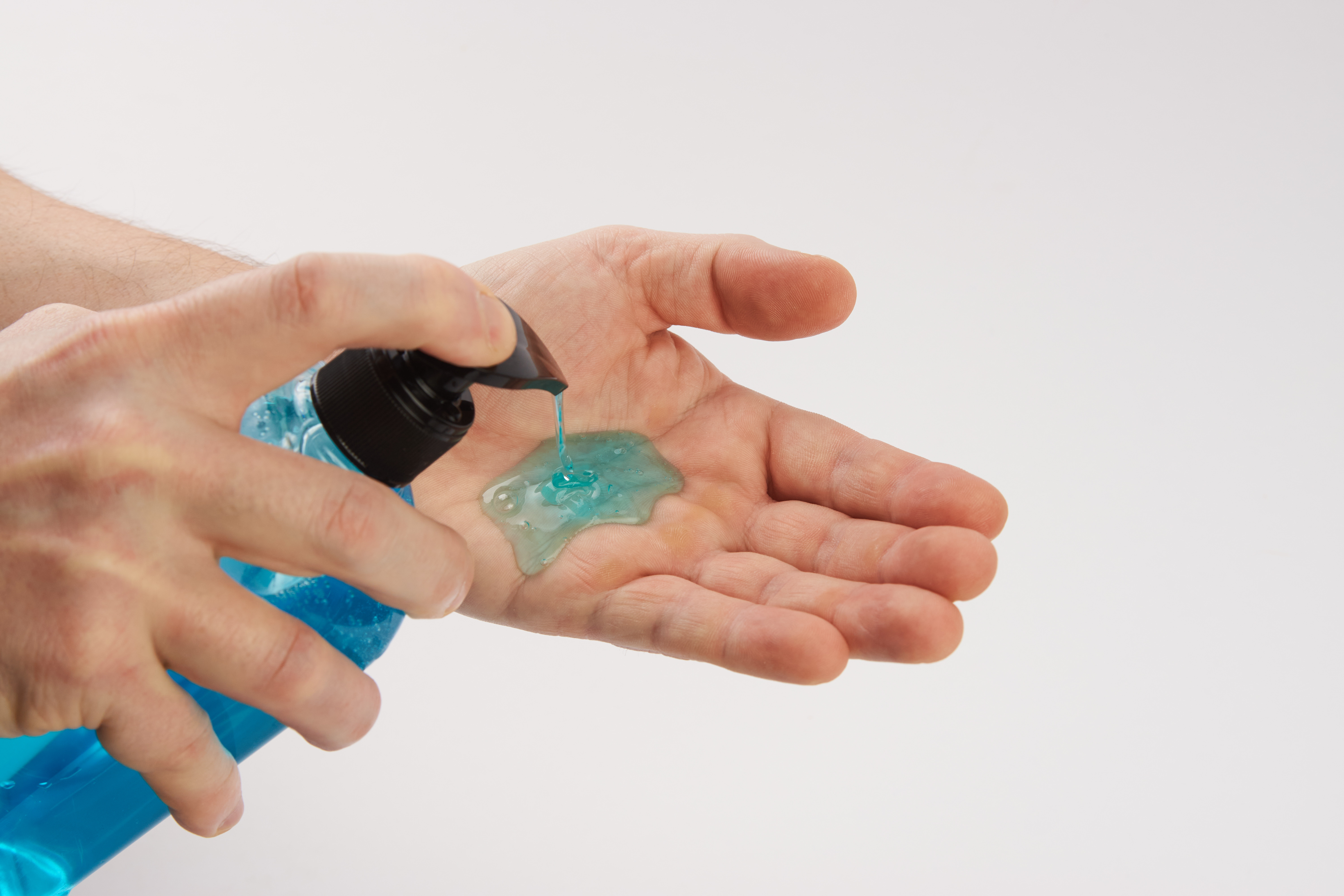 샴푸를 이용해 변기 뚫기