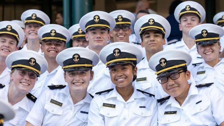 ํ๊ตญ ํด๊ตฐ์ฌ๊ดํ๊ต vs ๋ฏธ๊ตญ ํด๊ตฐ์ฌ๊ดํ๊ต ์ฐจ์ด