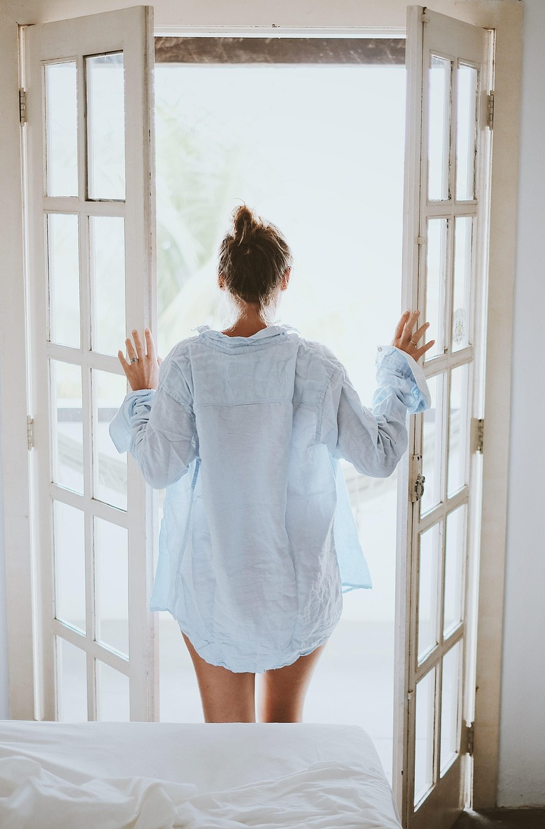 창틀 먼지가 쉽게 쌓이는 이유와 환경균의 관계