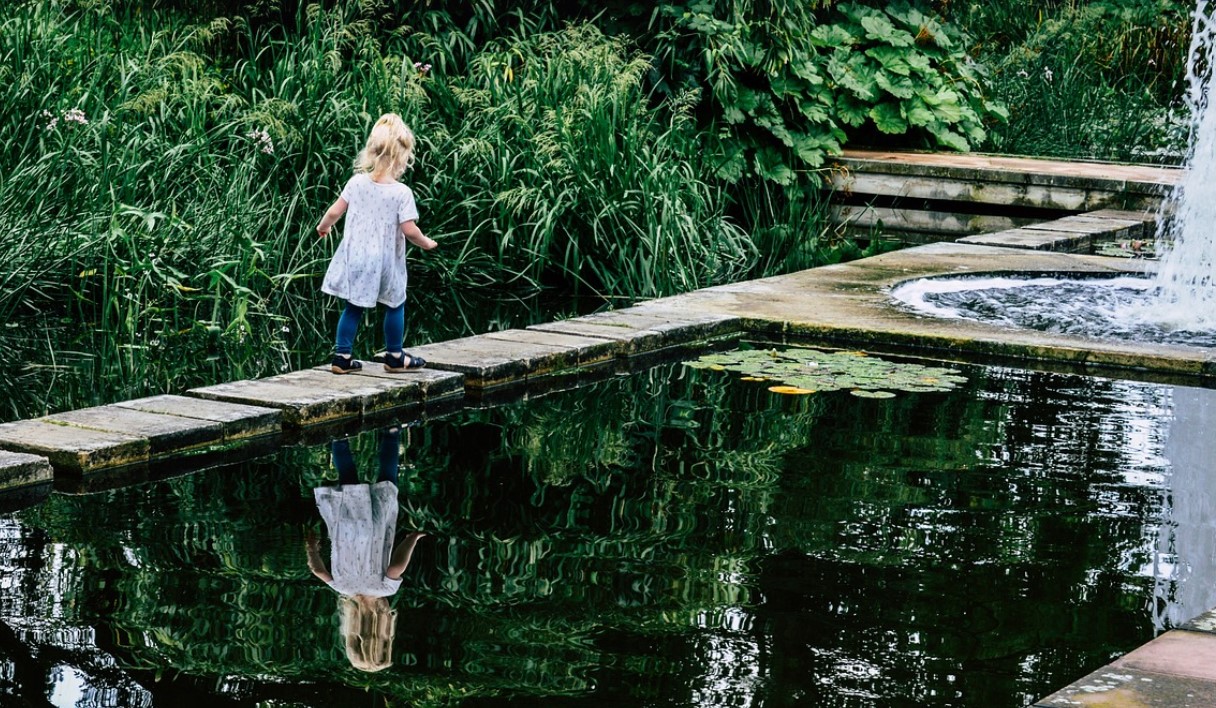 호수가 있는 공원 이미지