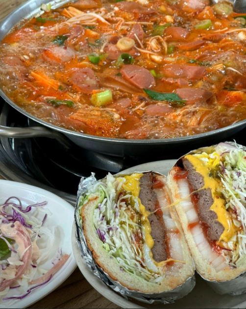 6시 내고향 군산 부대찌개 맛집 비행장정문부대찌개