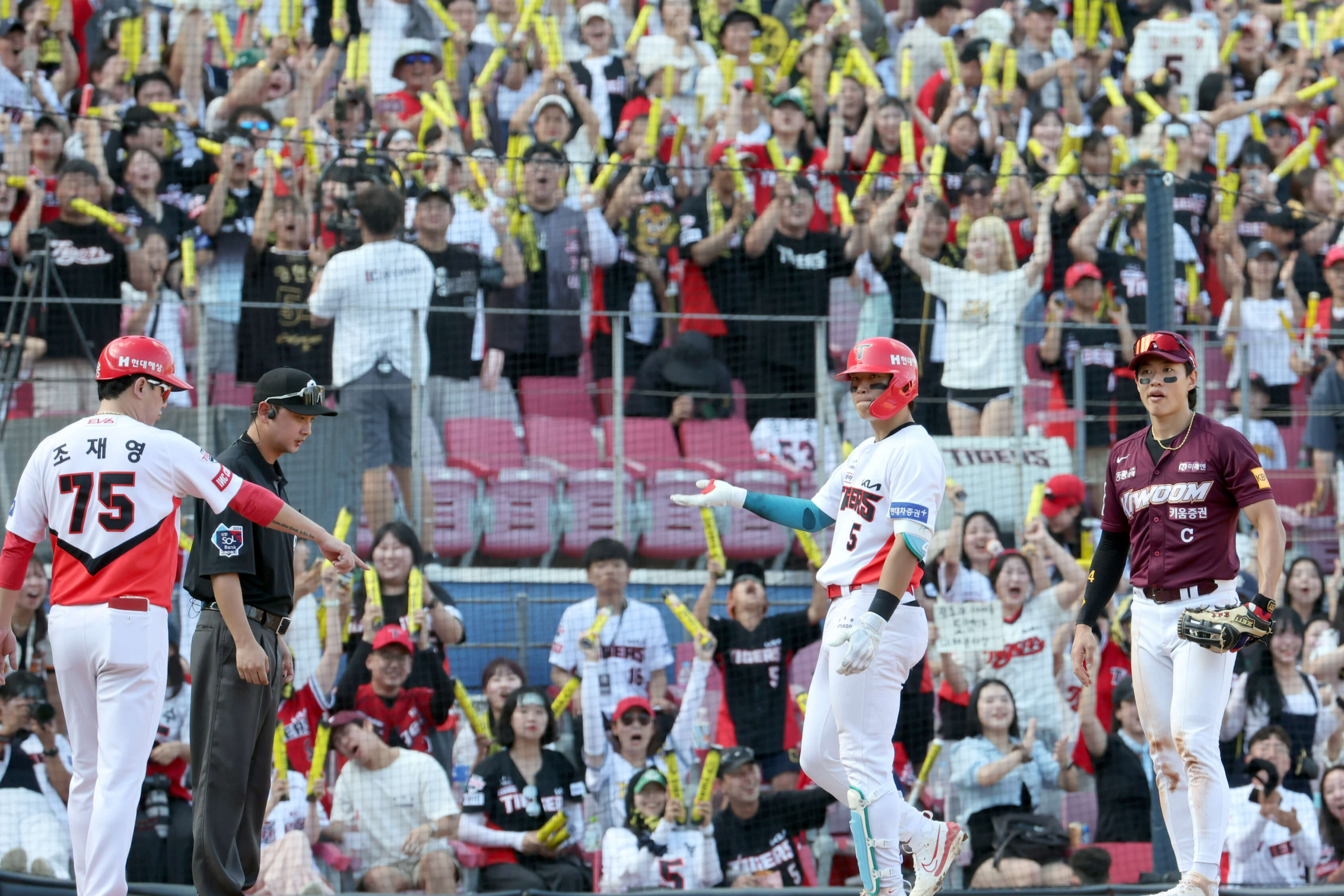 김도영 30-30-100-100 역대 3번째 기록 달성