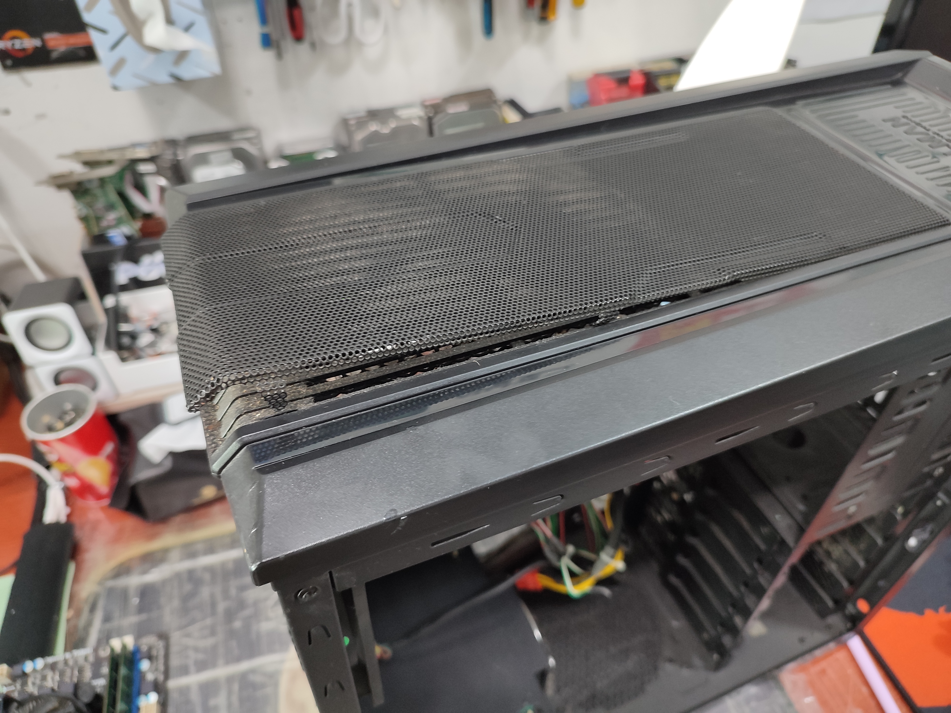 잘만 Z9 케이스 분해중