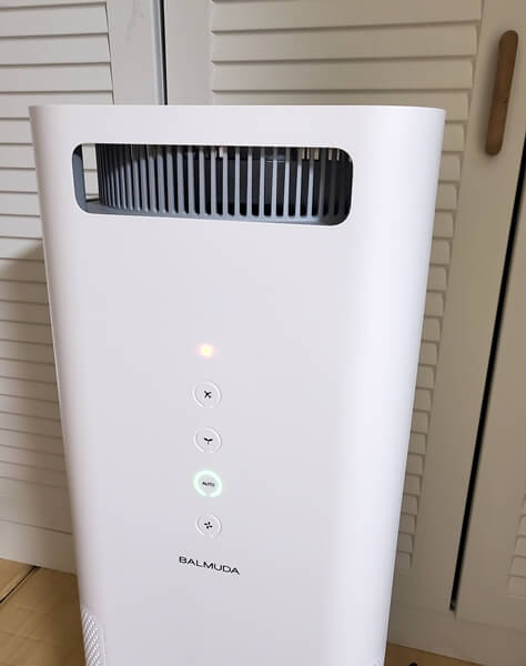 발뮤다 공기청정기 클리닝램프 점등