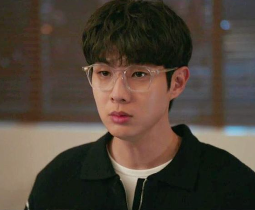친근하고 어색한 너드남 최우식