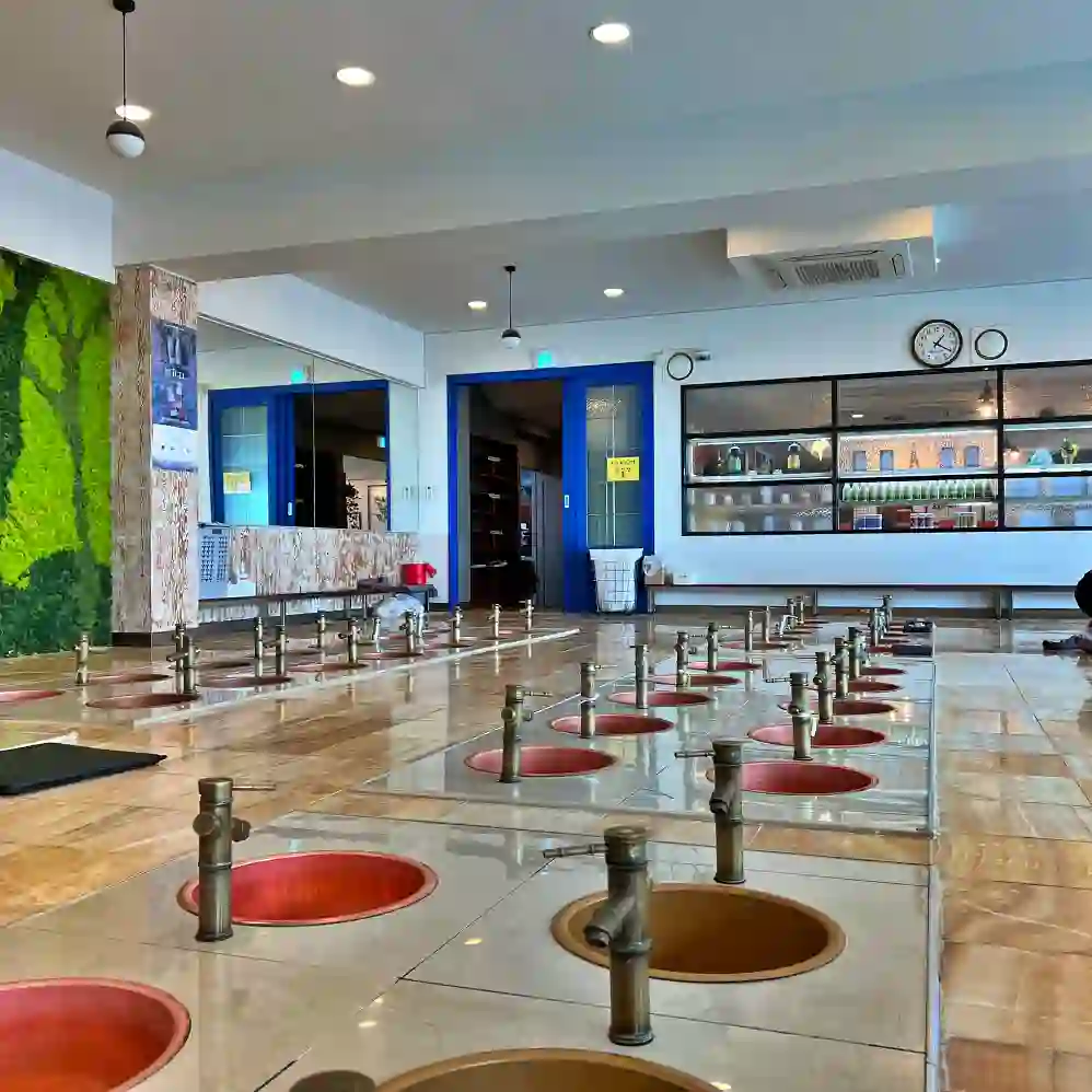 족욕체험장 규모를 알수 있는 사진 입니다.