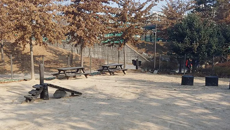 초안산근린공원 반려견 놀이터