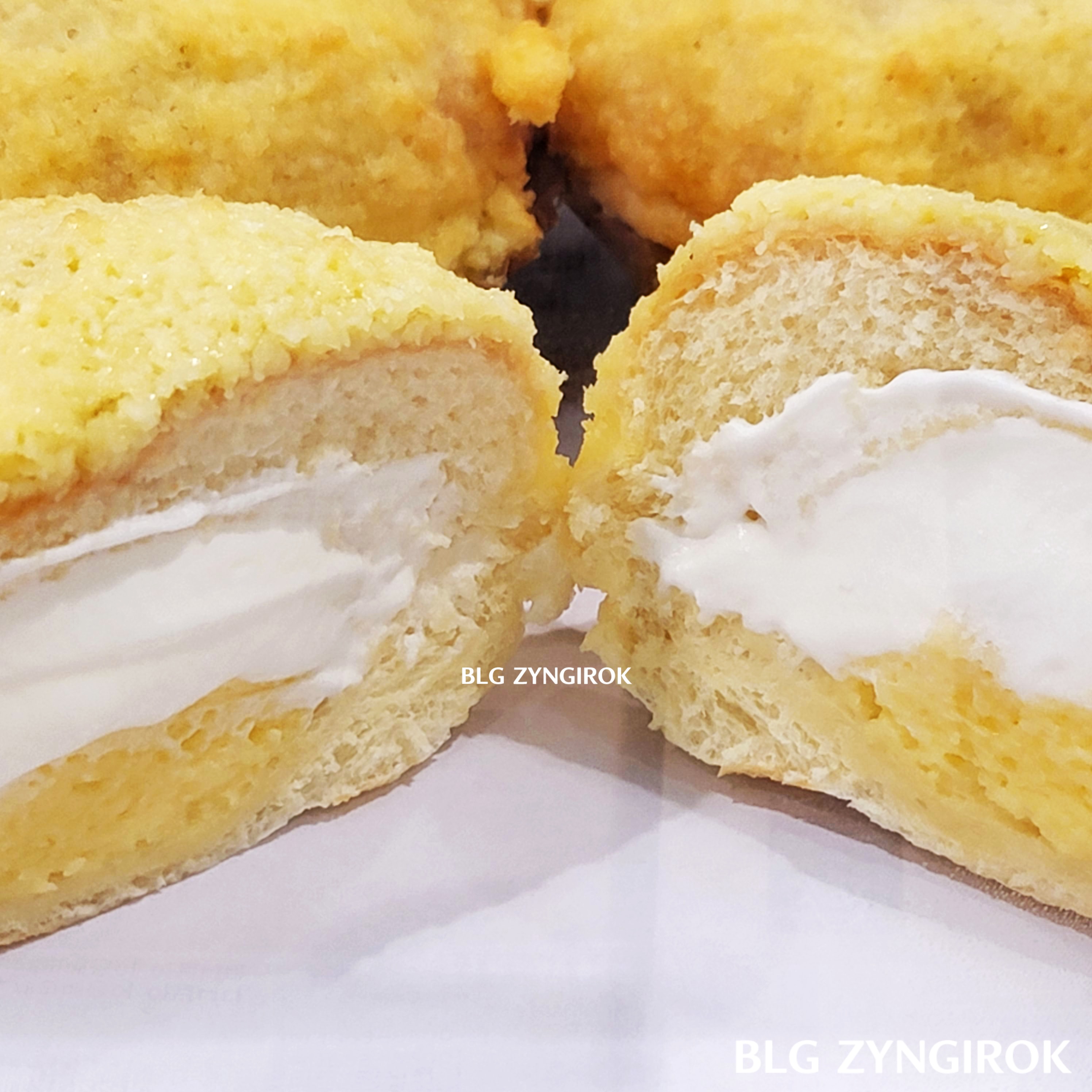 코코넛 크림 크림브리오슈 단면 모습이다.