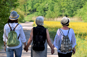 갱년기 증상 완화하는 자연요법과 생활 습관