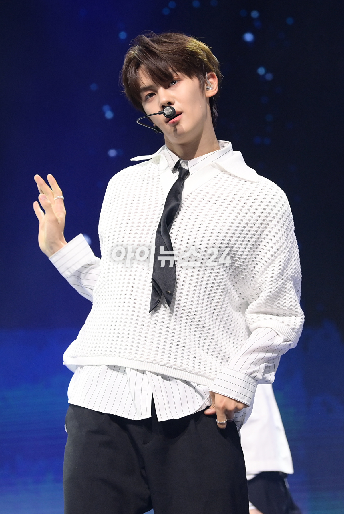 그룹 제로베이스원 김규빈이 10일 오후 서울 광진구 광장동 예스24라이브홀에서 열린 제로베이스원(ZEROBASEONE) 데뷔 쇼케이스에 참석하고 있다. [사진=정소희 기자]