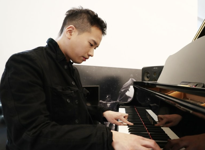 정재일 피아노 연주