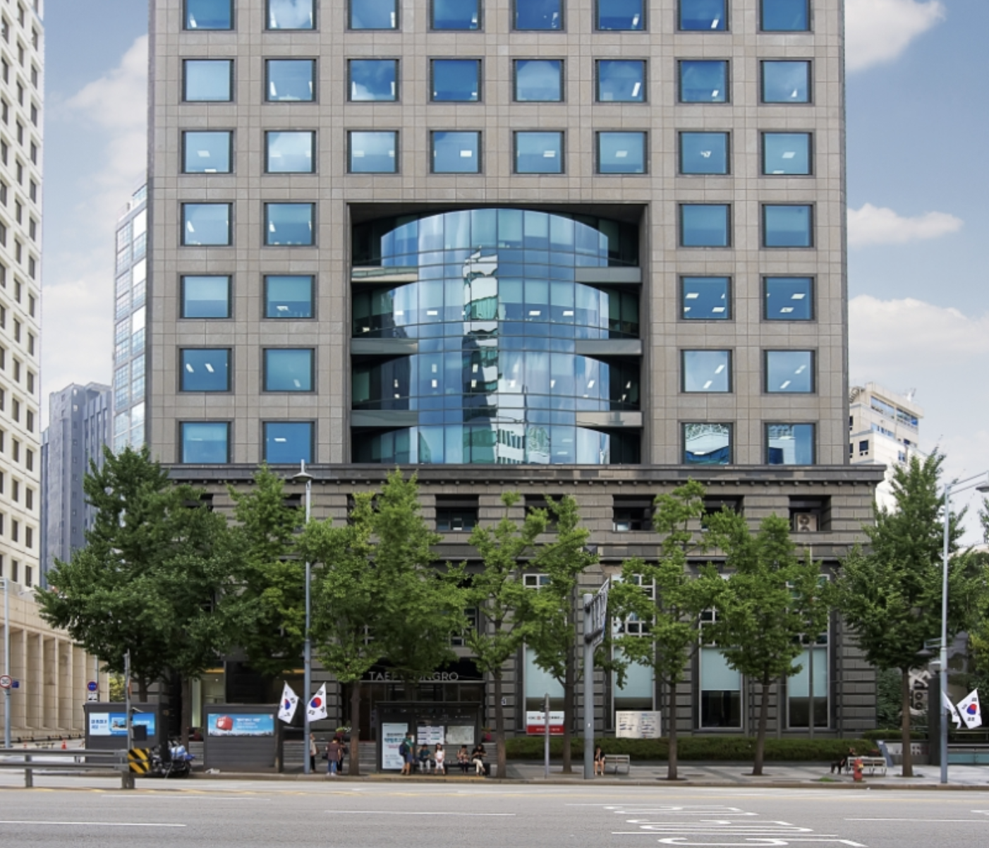 유상증자에도 주목받는 이지스밸류 리츠, 금리 인하 시대의 투자 전략은?