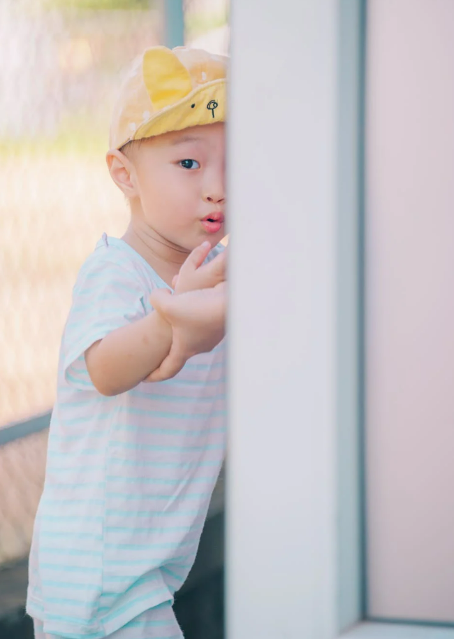 정서 조절 연습하는 아기