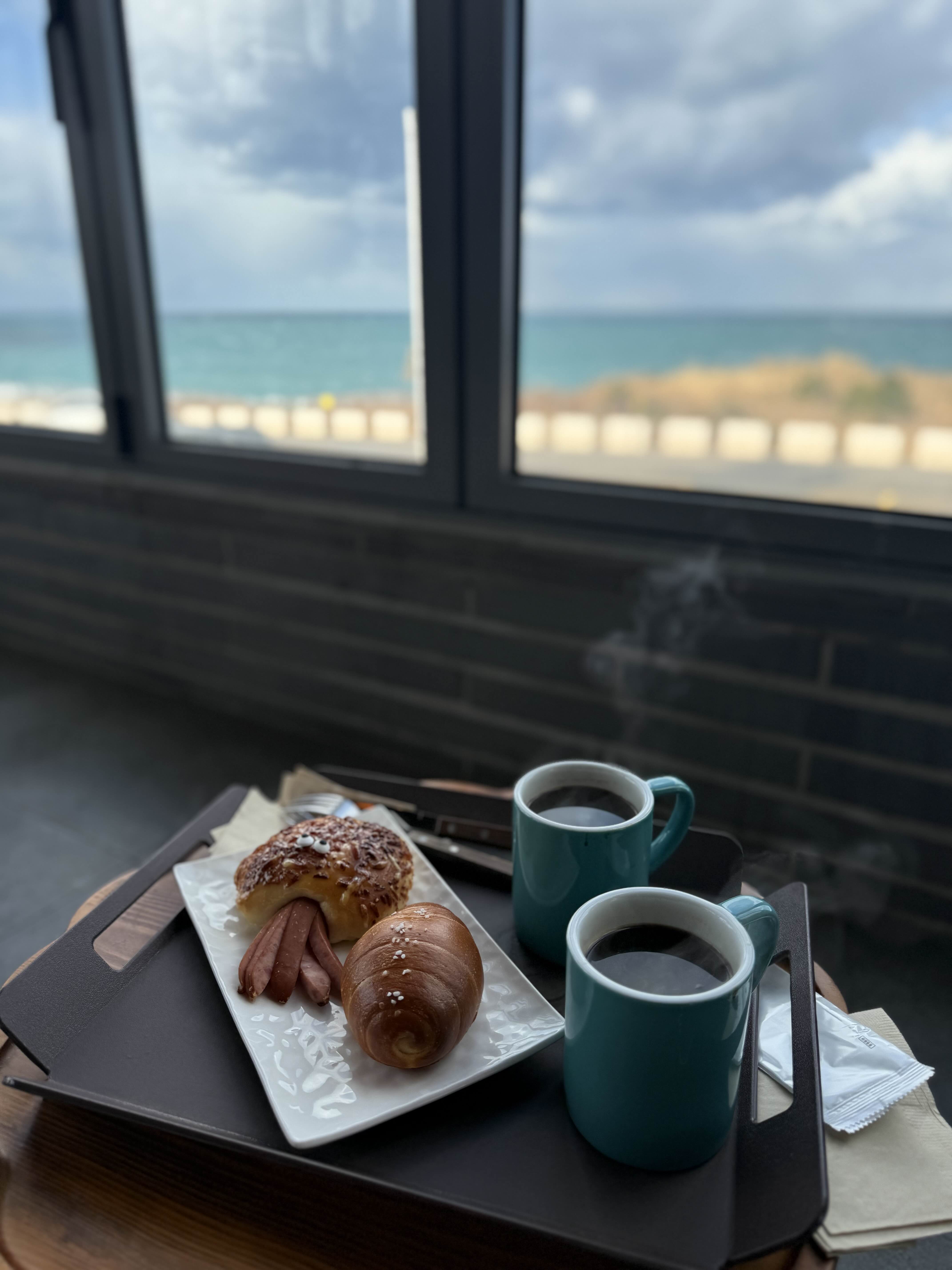 애월 노을리 커피와 소금빵