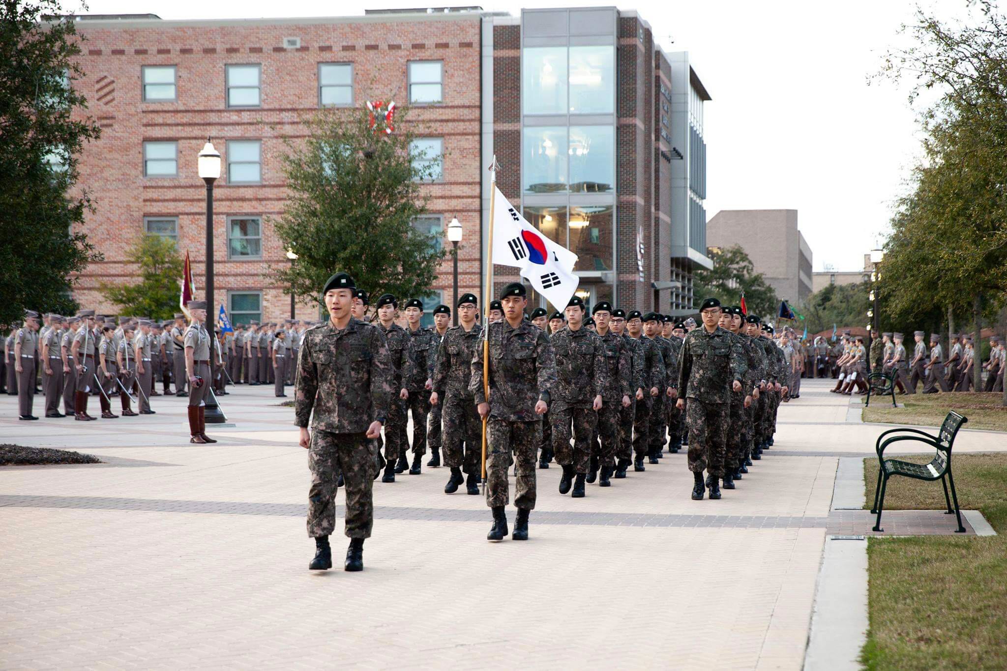 텍사스 A&M 생도단 분열 참석