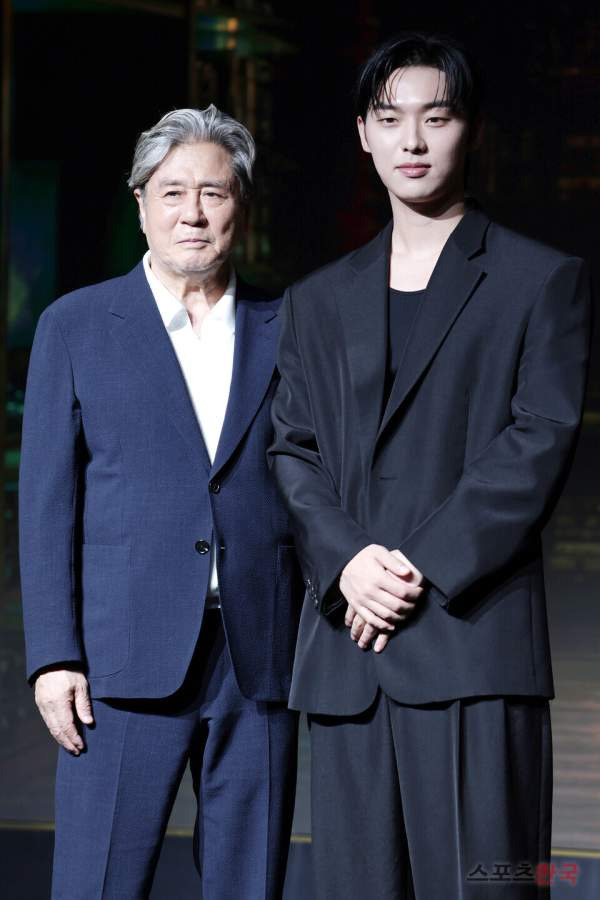 맨 끝줄 소년 줄거리 몇부작 촬영지 출연진
