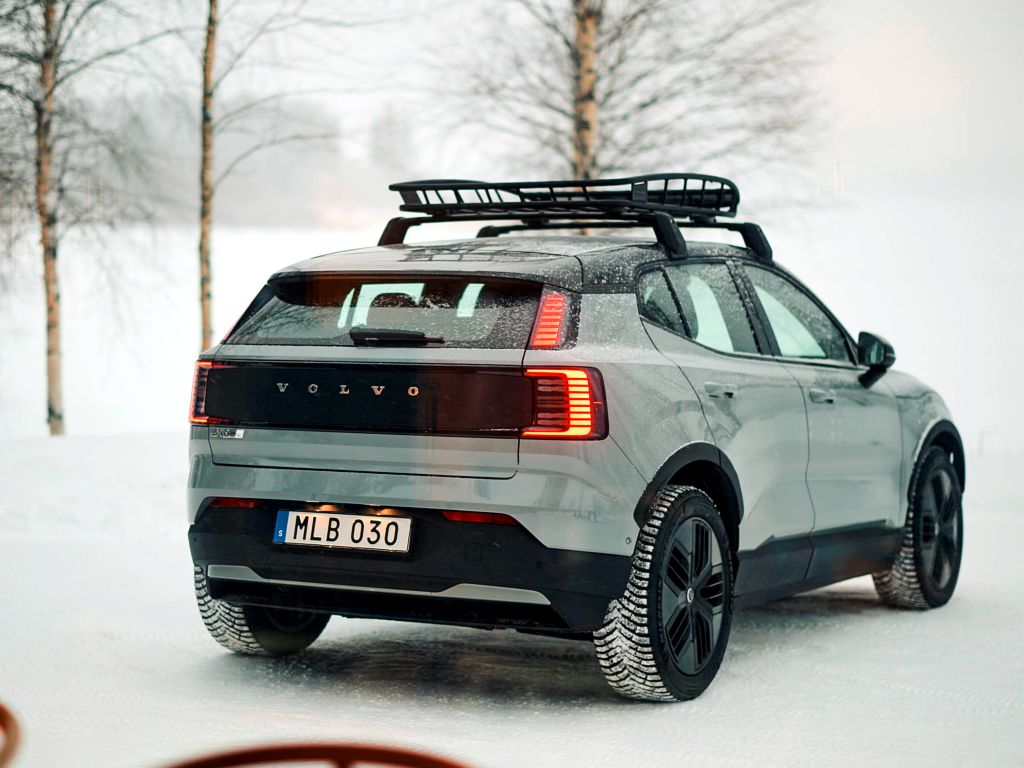 볼보 EX30 크로스 컨트리