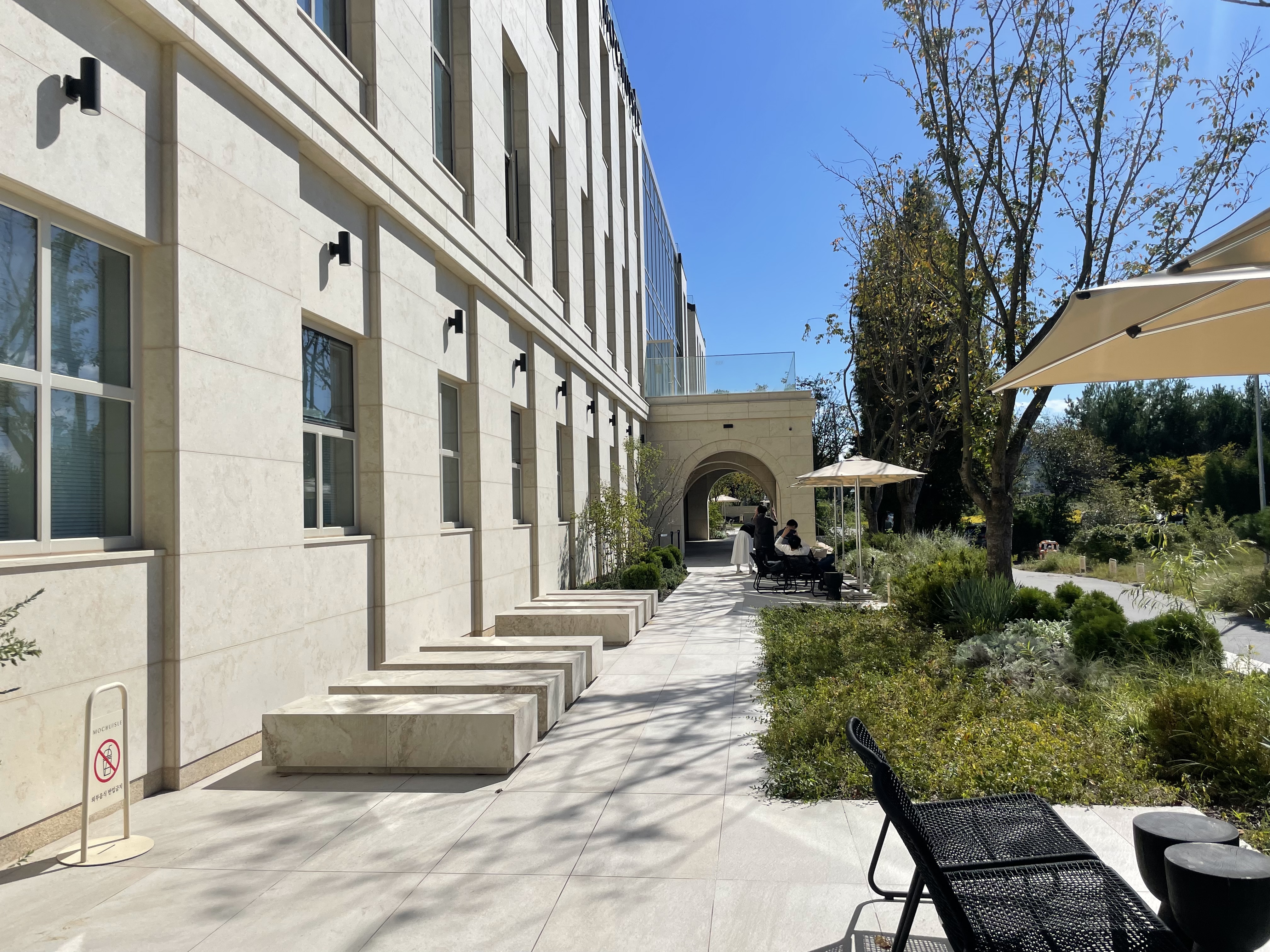 파주 공릉저수지 대형카페 모쿠슈라 프렌치카페