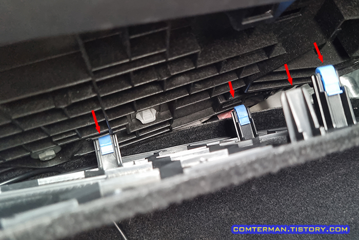 테슬라 모델3 센터 콘솔 덮개 장착