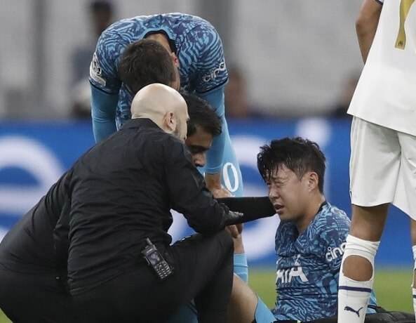 손흥민 부상 사진