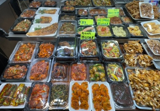 대치동-다국적반찬-정성가득찬