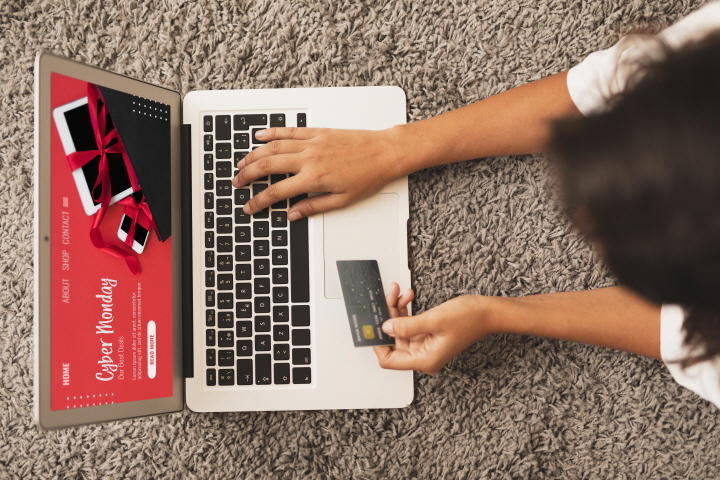 온라인 플랫폼을 활용해 북미 B2B 고객을 확보한 소규모 IT 기업의 전략