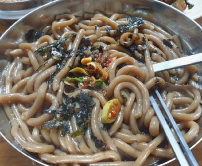 극한직업-올챙이국수-도토리국수-홍천