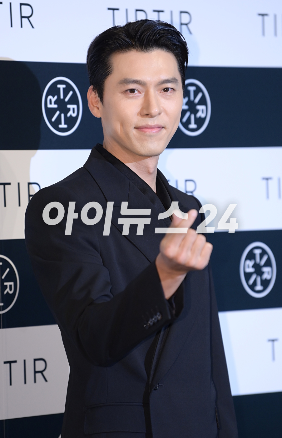 배우 현빈이 30일 오후 서울 중구 반얀트리 클럽&스파 서울에서 열린 티르티르 글로벌 킥오프 행사에 참석하고 있다. [사진=정소희 기자]