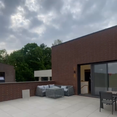 안쪽에서 음식을 하고, 밖 옥상에서 가족들과 바베큐 파티를 즐길수 있는 공간.