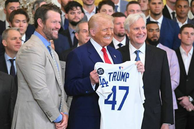 LA레이커스14조원매각,레이커스,NBA,매각,인수,구단주,프랜차이즈 구단 가치,지니버스,마크월터