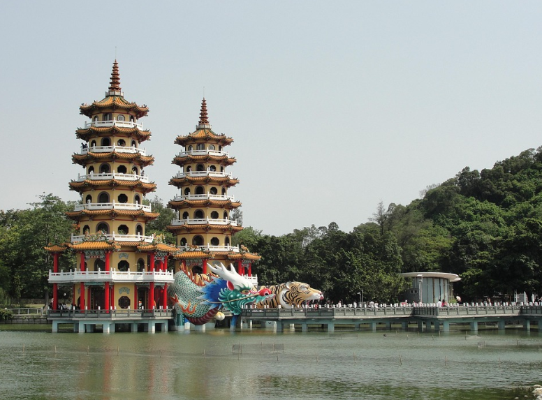 대만 근교여행지 가오슝의 용호탑