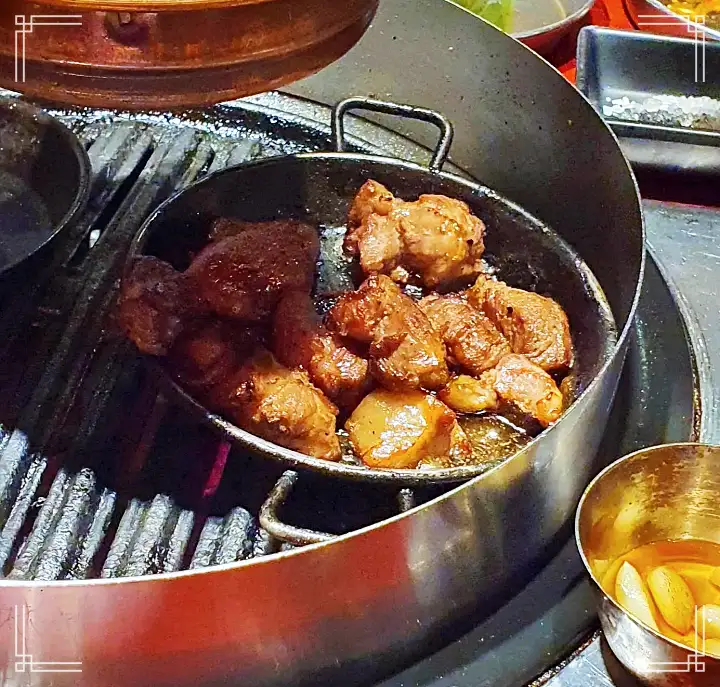 줄서는식당 송파구 잠실 이베리코 목살 토치불 바베큐 맛집 엄현경 송리단길 석촌호수 핫플 목차돌 베요타 하몽 청국장 된장찌개 권율 추천 50회 소개