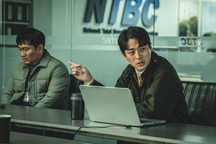 미디어에서 연기를 하고 있는 배우 박정민의 모습