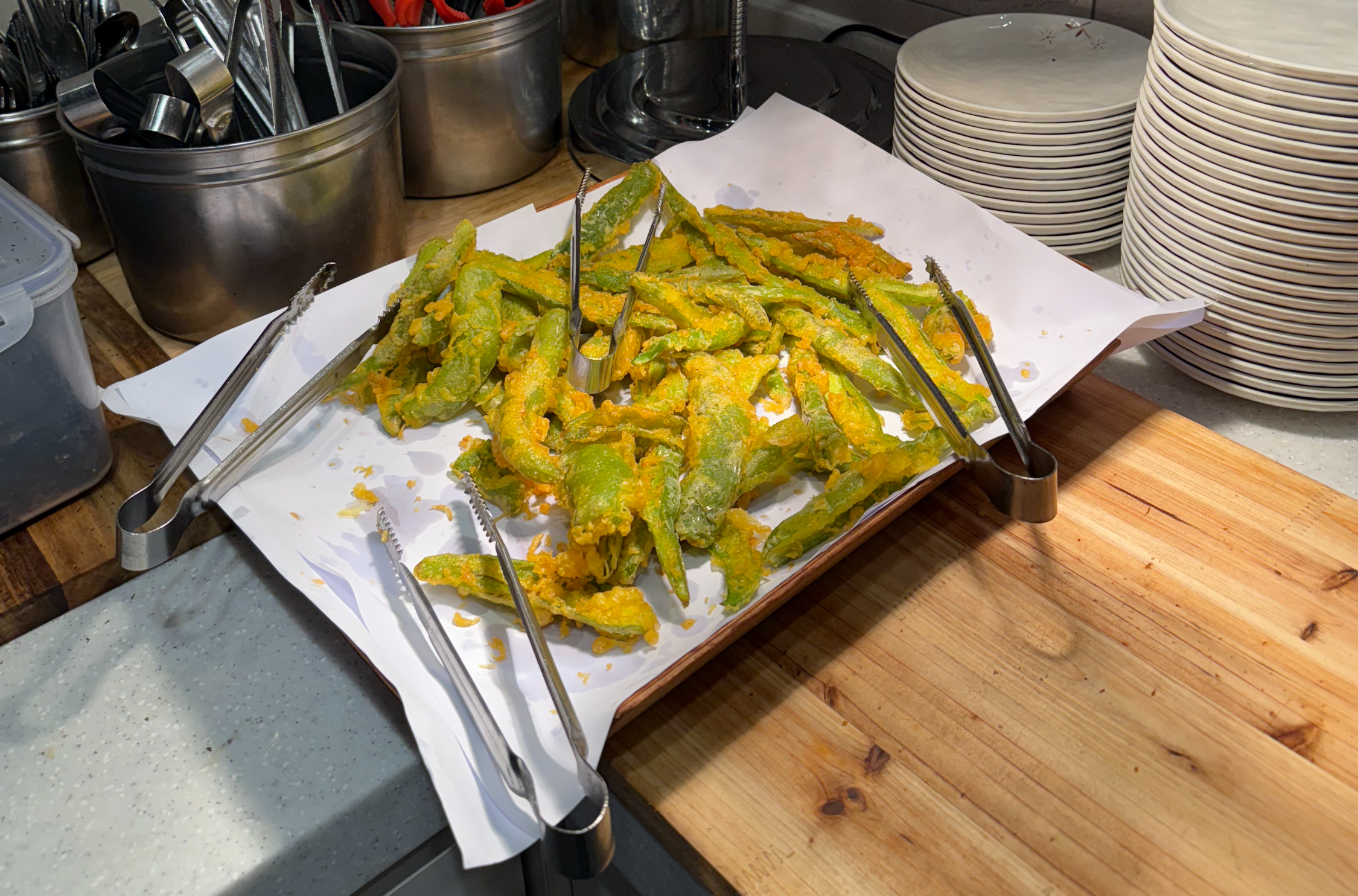 바삭하게 튀겨진 고추튀김