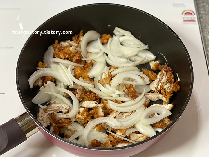 치킨-양파-볶기