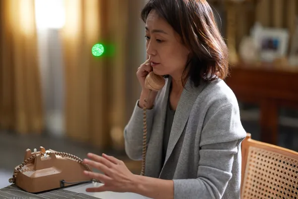 캐서린(윤주) 역의 김수진