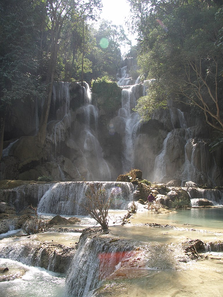콴시 폭포(Kwansi Waterfall)