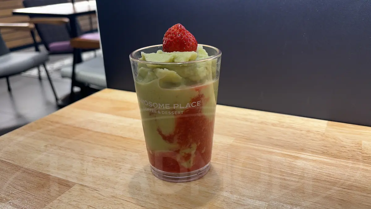 투썸플레이스-신메뉴-제철맞은 딸기 멜론 프라푸치노