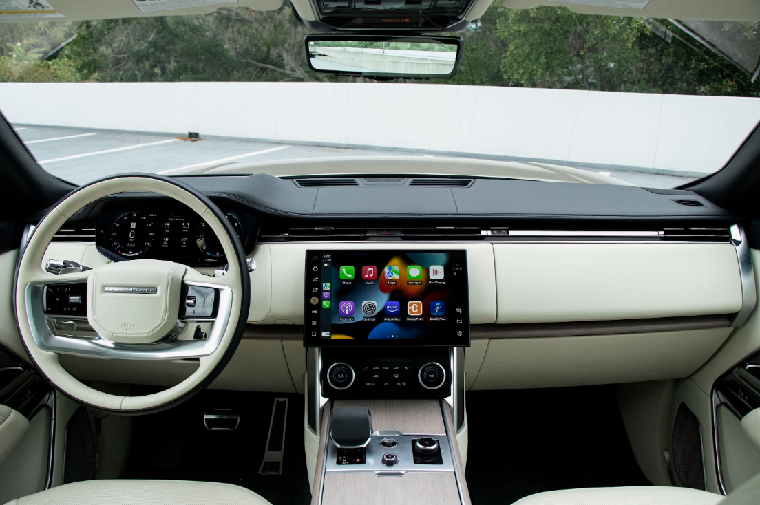 레인지로버 플러그인 하이브리드 내부 디자인